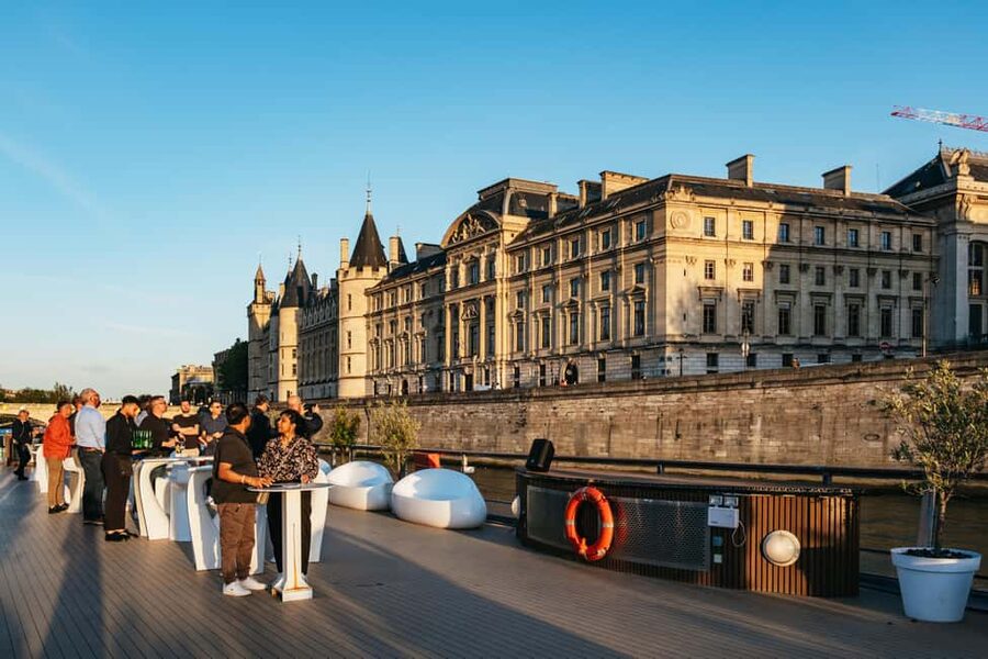 Paris: Gourmet Dinner Cruise on Seine River with Live Music - Things to know before you go