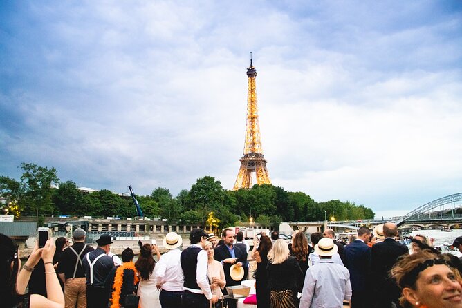 Paris Gourmet Dinner Seine River Cruise with Singer and DJ Set - A Seine River dinner cruise that actually feels like a night out