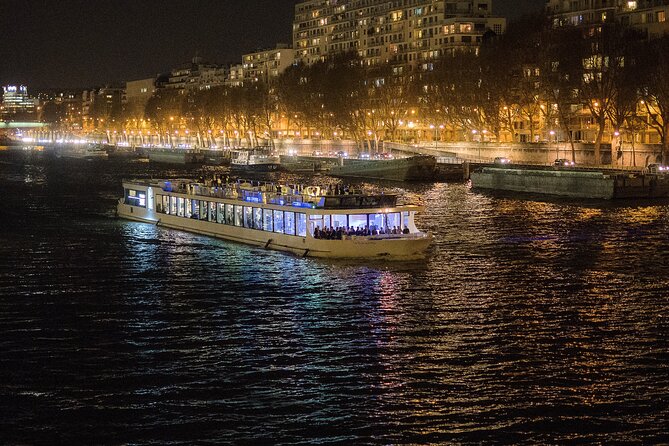 Paris Gourmet Dinner Seine River Cruise with Singer and DJ Set - Dinner on board: what the menu feels like in real life