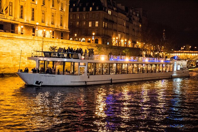 Paris Gourmet Dinner Seine River Cruise with Singer and DJ Set - Singer and DJ set: the fun part after the meal