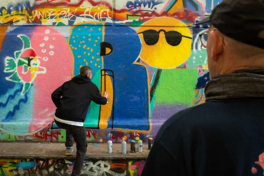 Paris: Graffiti and Street Art Workshop - Where you start: meeting the instructor outside Café Poinçon