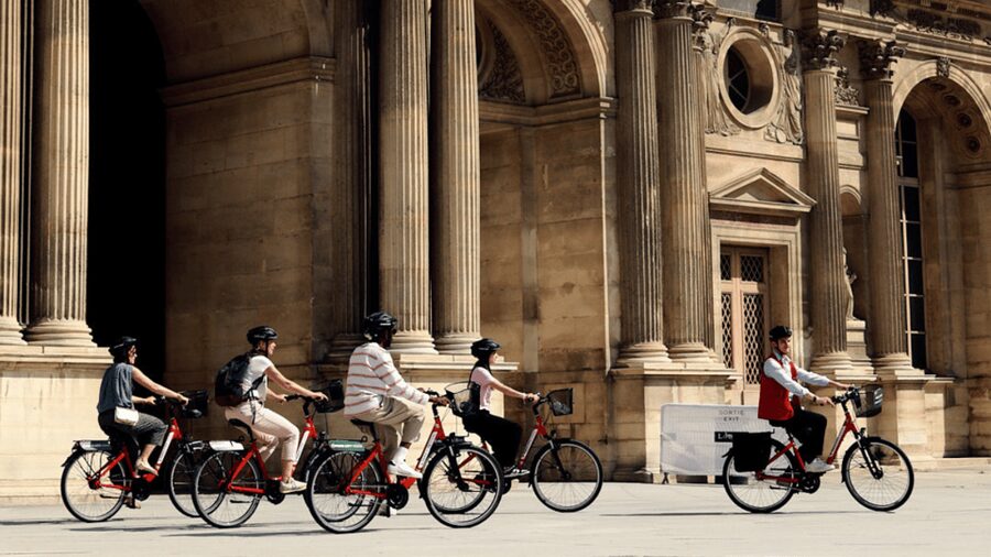 Paris Guided Bike Tour - Eiffel Tower to Arc de Triomphe: seeing Paris scale from the saddle