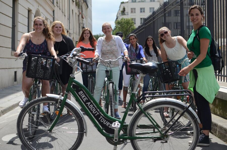 Paris: Guided Bike Tour Like a Local - Meeting at Le Peloton Café, Getting Set for a Smooth Roll