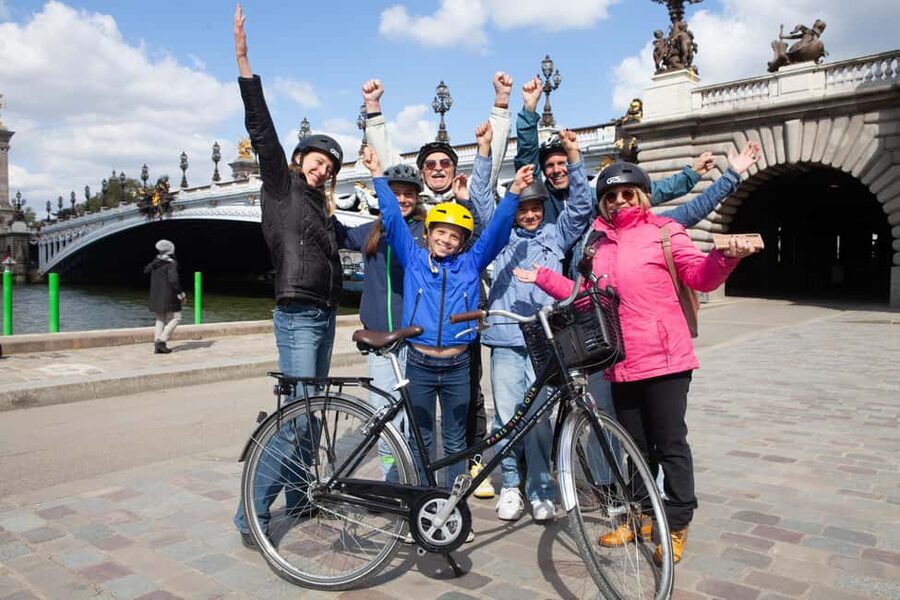 Paris: Guided Bike Tour of Must-See Sights - What the cycling skills requirement means in real life
