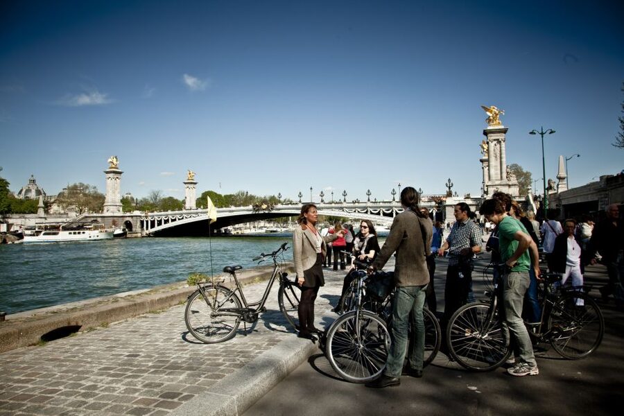 Paris: Guided Bike Tour of Must-See Sights - Le Marais and Île de la Cité, getting oriented fast