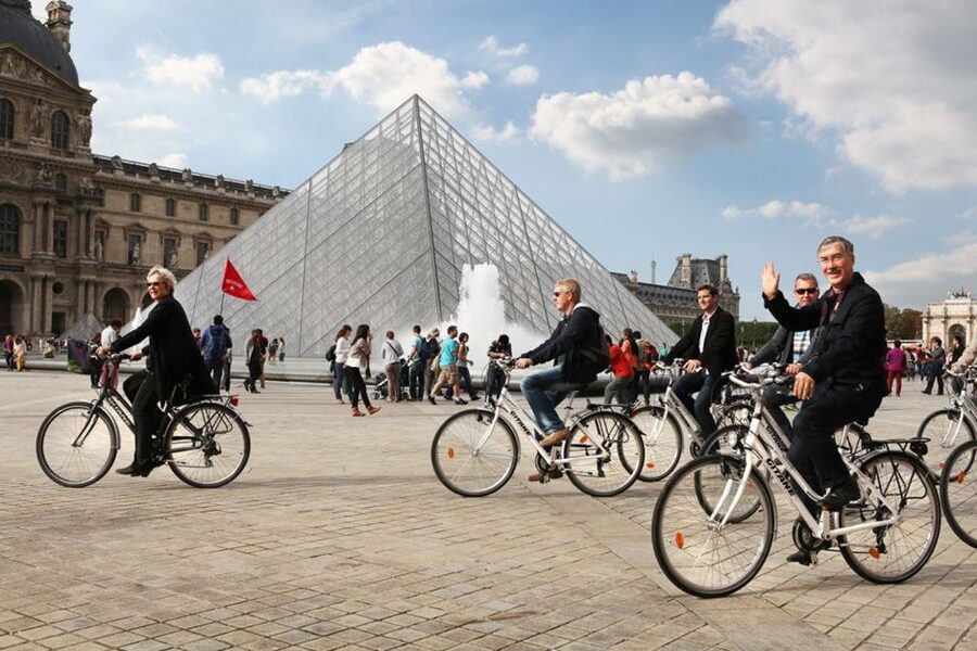Paris: Guided Bike Tour of Must-See Sights - Conciergerie and Île Saint-Louis, finishing with a sense of place