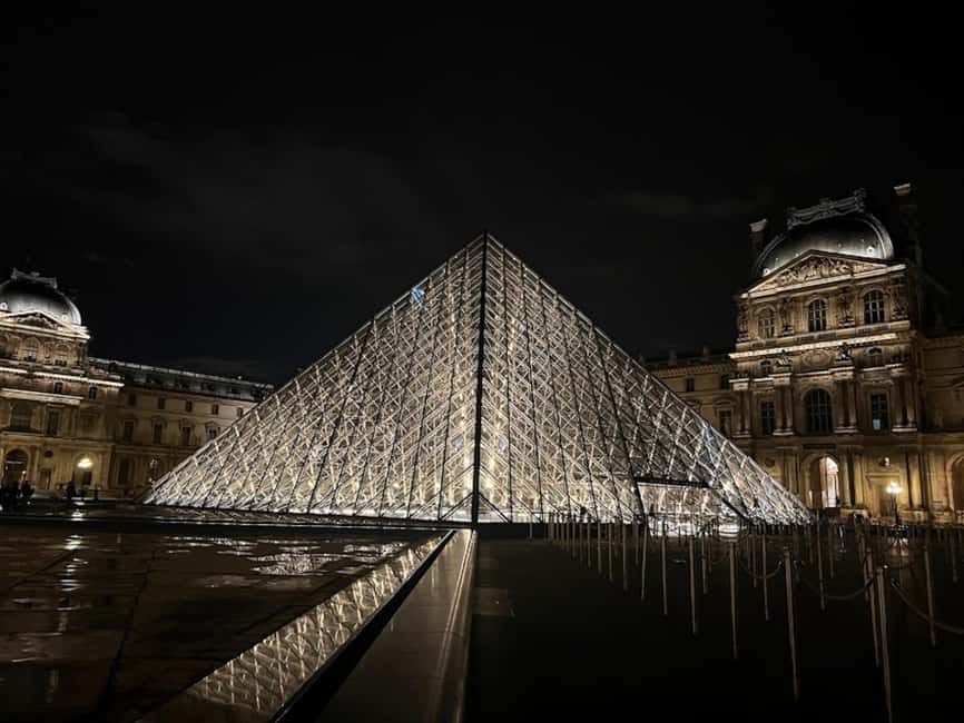 Paris: Guided tour in PORTUGUESE at the Louvre-semi-private - Key things to know before you go