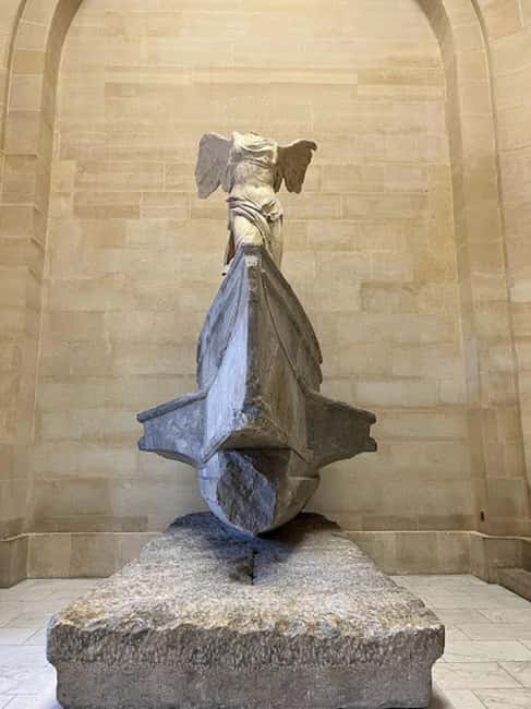 Paris: Guided tour in PORTUGUESE at the Louvre-semi-private - Why this 2-hour Portuguese Louvre format feels worth it