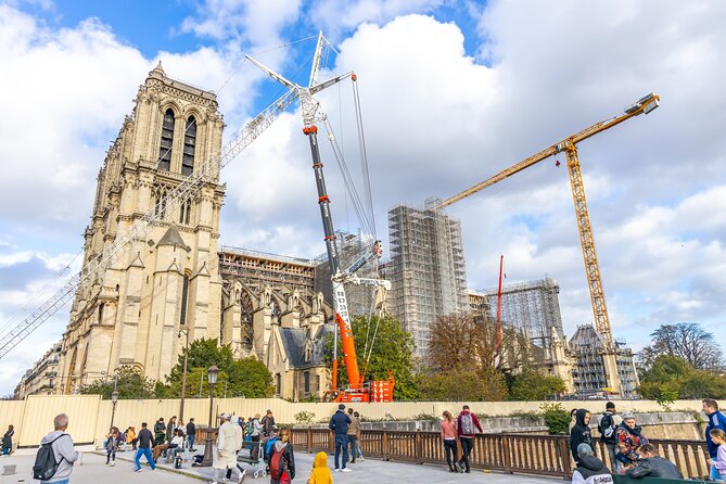 Paris Guided Tour with Notre Dame Cathedral or Ste Chapelle Entry - The Pont Neuf start: where Paris really gets its grip on you