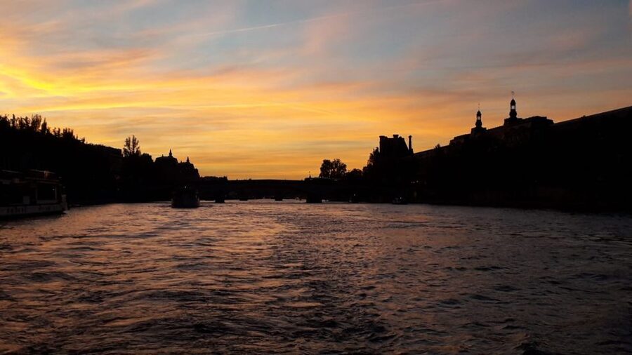 Paris: Happy Hour Evening Cruise on the Seine River - Key things I’d pack your plan around