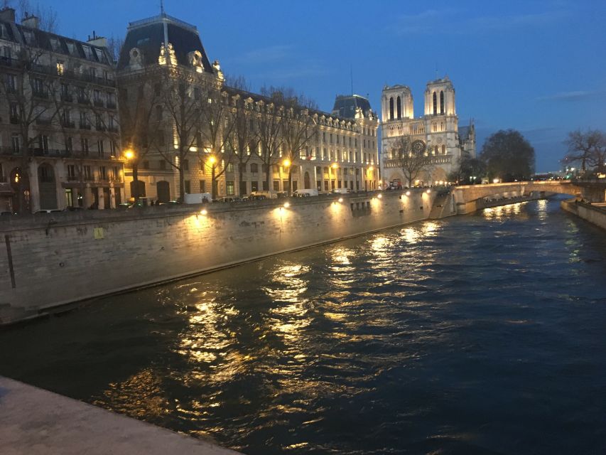 Paris: Happy Hour Evening Cruise on the Seine River - Eiffel Tower lights and the twinkle moment: how to maximize your odds