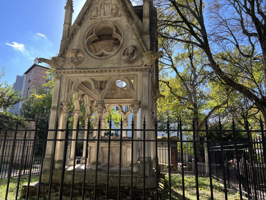 Paris: Haunted Père Lachaise Cemetery Guided Tour - Who This Tour Suits Best