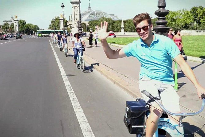 Paris Highlights Bike Tour: Eiffel Tower, Louvre and Notre-Dame - Key highlights that make this ride worth your time