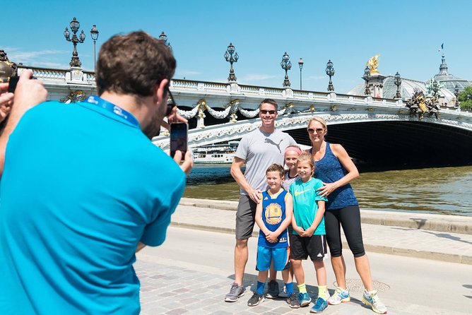Paris Highlights Bike Tour: Eiffel Tower, Louvre and Notre-Dame - The Seine and Ponts: why the river ride changes the whole mood