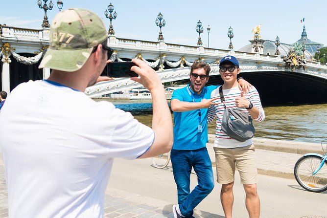 Paris Highlights Bike Tour: Eiffel Tower, Louvre and Notre-Dame - Concorde, Champs-Elysées, and Grand Palais: architecture with context