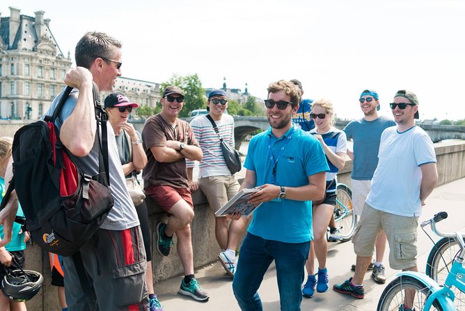 Paris Highlights Bike Tour: Eiffel Tower, Louvre and Notre-Dame - How this small-group bike format handles Paris streets