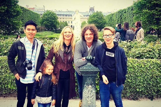 Paris Highlights Tour: The Best of the City Heart in 3 Hours - Royal Palace, Las Vegas in Paris energy, and why it feels different
