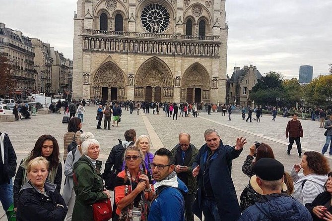 Paris Highlights Tour: The Best of the City Heart in 3 Hours - The oldest tree in Paris and Roman clues you can spot later