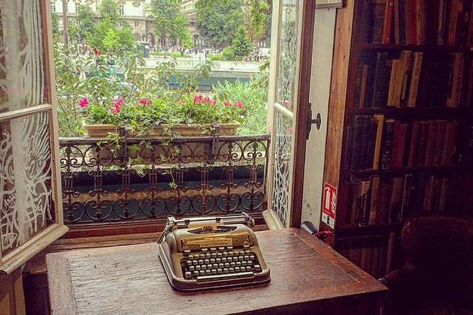 Paris Highlights Tour: The Best of the City Heart in 3 Hours - Coffee shops and the Napoleon III love story that adds drama