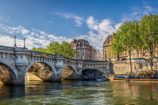 Paris History Walk: Medieval Marais, Notre Dame Islands & Stories - Île de la Cité: where Paris begins