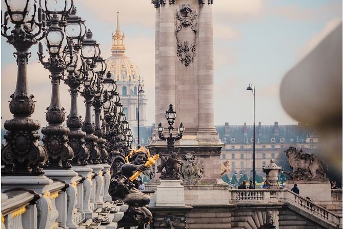 Paris History Walk: Medieval Marais, Notre Dame Islands & Stories - Place Dauphine, Square du Vert-Galant, and the Pont Neuf finish