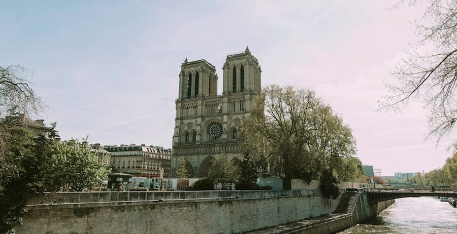 Paris Icons Express Tour - Notre-Dame to Louvre. Small group - Price and value: what $21 buys you in Paris