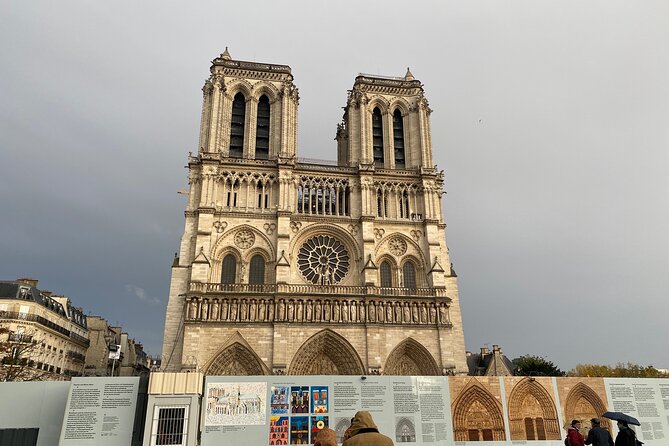 Paris: Île de la Cité and Notre-Dame Walking Tour With Crypt - Île de la Cité: Paris at ground level, not just postcard level