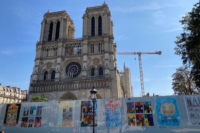 Paris: Île de la Cité and Notre-Dame Walking Tour With Crypt - Palais de Justice and Conciergerie: power and politics right next to you