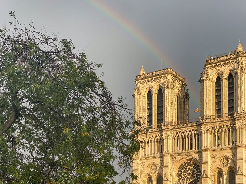 Paris: Île de la Cité and Notre-Dame Walking Tour With Crypt - The Notre-Dame plan: how to get the most without entry confusion