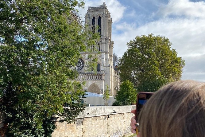 Paris Ile-de-la-Cité Walking Tour: Max 6 People Group or Private - Place Dauphine: a square you recognize from movies, built in 1600
