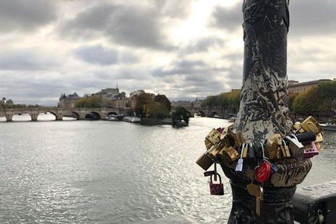 Paris Ile-de-la-Cité Walking Tour: Max 6 People Group or Private - Île Saint-Louis: balconies, quiet streets, and the Seine looking back at you