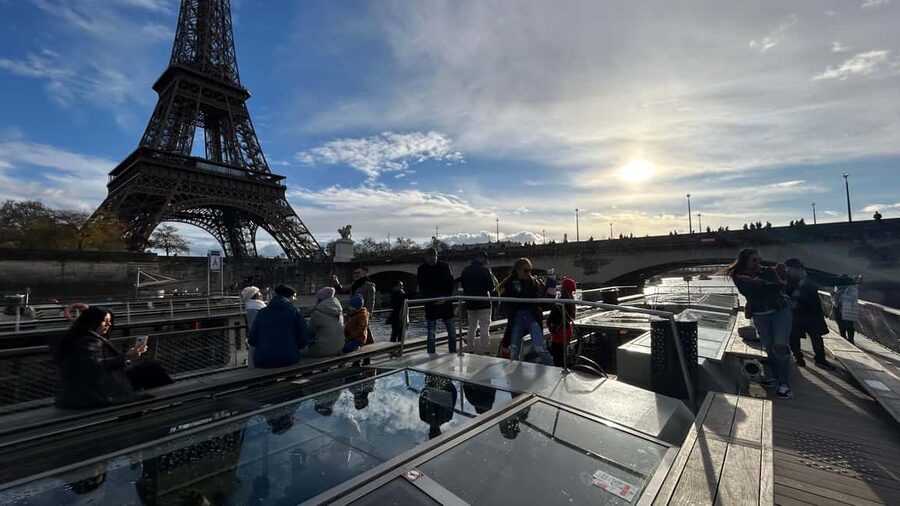 Paris: Illuminations River Cruise with Audio Commentary - Should you book this Paris Illuminations Seine cruise?