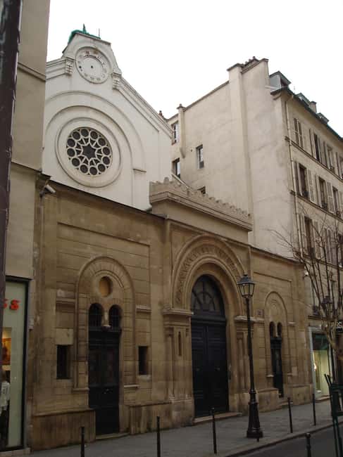 Paris: Jewish Marais District Walking Tour - The Marais walk: synagogues you see from outside, plus shops you can actually use