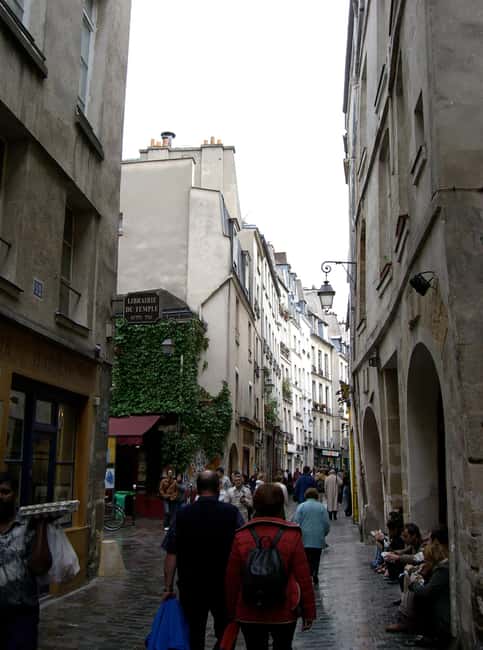 Paris: Jewish Marais District Walking Tour - Anne Frank Garden and the Museum of Jewish History, seen from outside