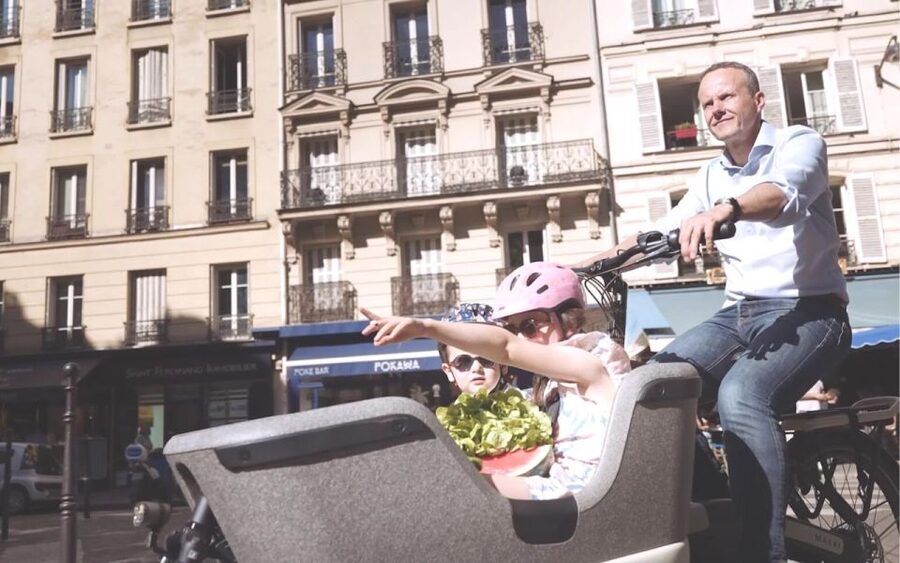 Paris: Kids Bike Tour - Palais Garnier: turning a grand building into a kid-friendly moment