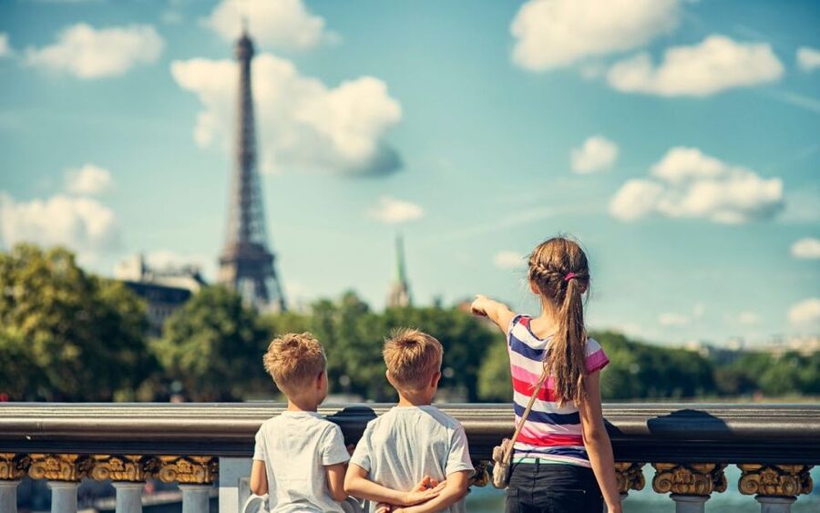 Paris: Kids Bike Tour - Les Invalides and the Eiffel Tower view: Paris goes from big to iconic