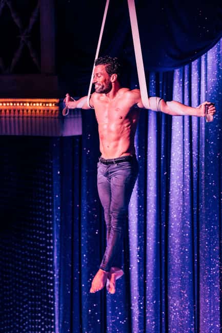 Paris: La Nouvelle Eve Cabaret Dinner Show - The dinner setup: 3 courses with wine and Champagne