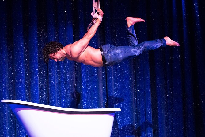 Paris La Nouvelle Eve Cabaret Show in Montmartre - Atmosphere and performance level: why people call it an alternative