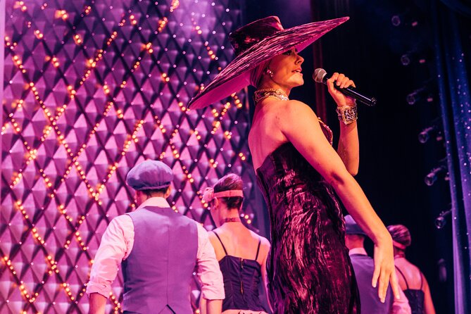 Paris La Nouvelle Eve Cabaret Show in Montmartre - Dress code and expectations: elegant, not formal