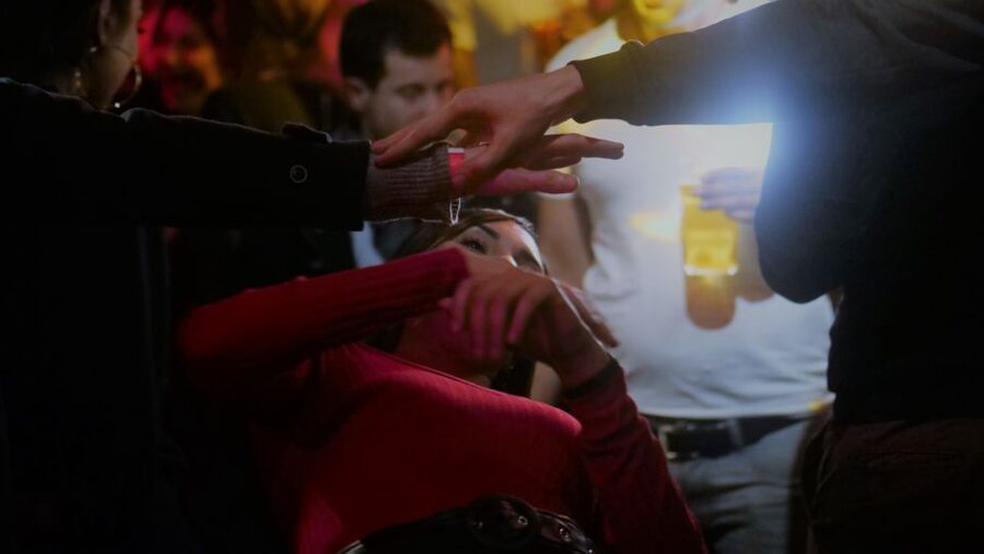 Paris: Latin Quarter Guided Pub Crawl to Bars and Clubs - RoadHouse Bar Meet-Up: Find Your Guide in the Latin Quarter