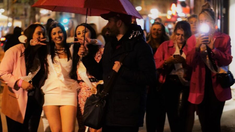 Paris: Latin Quarter Guided Pub Crawl to Bars and Clubs - The Nightclub Part: VIP Entry and Why It Matters