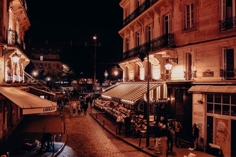 Paris: Latin Quarter Walking Tour with Local Guide - Île de la Cité and Saint-Michel Fountain: order over chaos