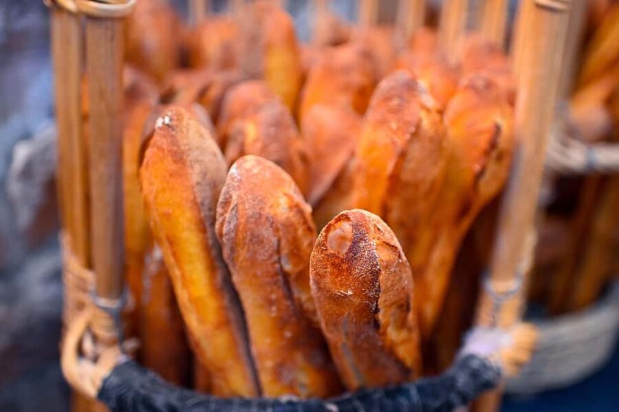 Paris: Le Marais District Food Tour with 10+ Tastings & Wine - What you see while you eat: landmarks, courtyards, and hidden streets