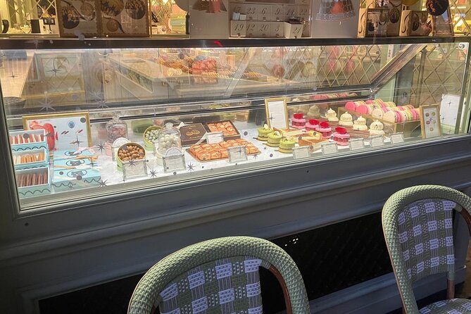 Paris Le Marais District Guided Walking Tour with Tastings - Start at Place de la République, then let the neighborhood teach you