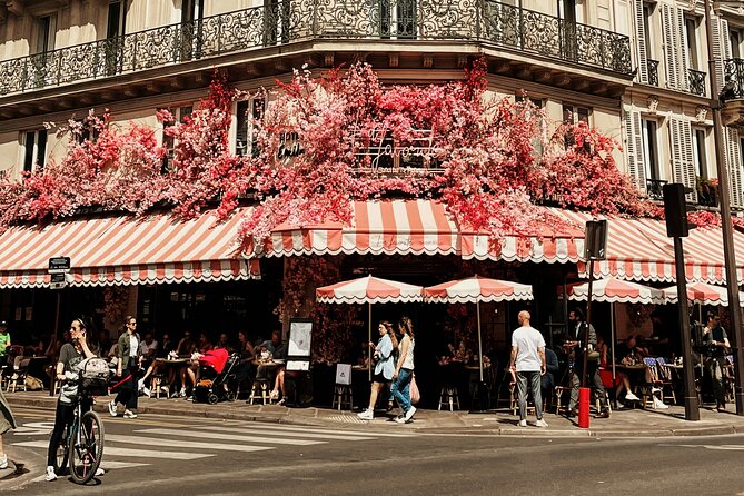 Paris Le Marais Food Tour – Full French Meal by Do Eat Better - Stop 1, Ile Saint-Louis: Almond-Style Round Cakes and French Dessert Energy