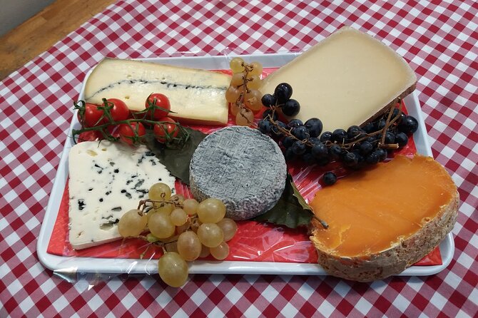 Paris Le Marais Food Tour With 10+ Tastings, Cheese, Wine & More - Le Marais by foot: why this tour clicks for food lovers