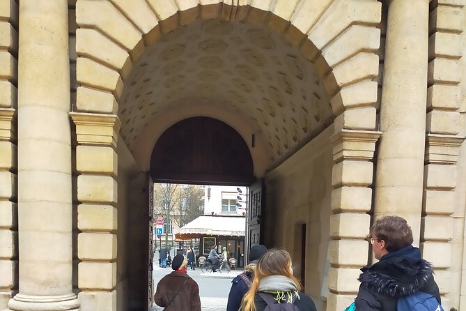 Paris Le Marais Hidden Gems Small Group Tour with Cruise Option - Impasse des Arbaletriers, Street Art in a Medieval Dead-End