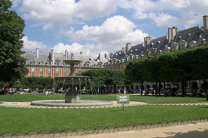 Paris Le Marais Historical Walking Tour with Wine and Cheese Tasting - The Carnavalet area walk, aristocratic hotels and the “swamps” origin story