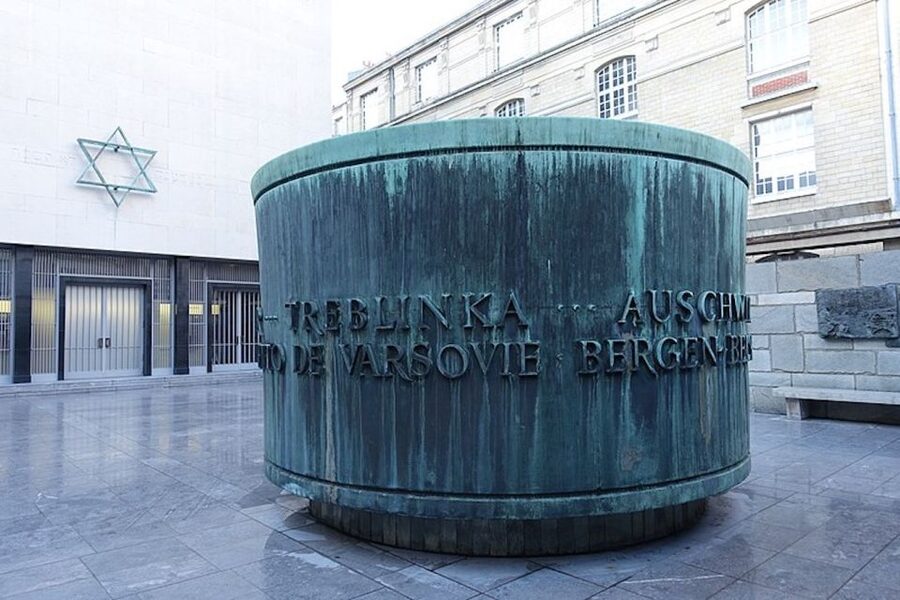 Paris: Le Marais & Montmartre Jewish History Walking Tour - Shoah Memorial: how the tour keeps the tone human