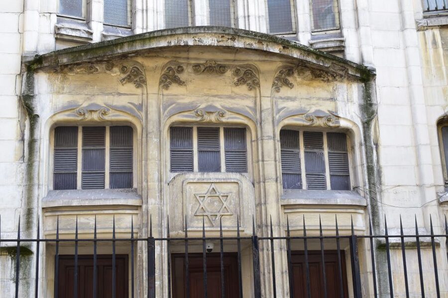 Paris: Le Marais & Montmartre Jewish History Walking Tour - Montmartre walk: Rue Ravignan and Le Bateau-Lavoir through a Jewish lens